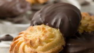 Курабье в шоколадной глазури