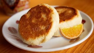 Простой печенье на сметане на сковороде с яичными желтками