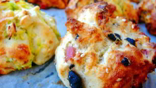 Пышное печенье Ассорти с сыром, ветчиной, маслинами, кабачком и пореем