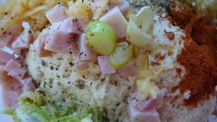 пышное печенье ассорти с сыром, ветчиной, маслинами, кабачком и пореем