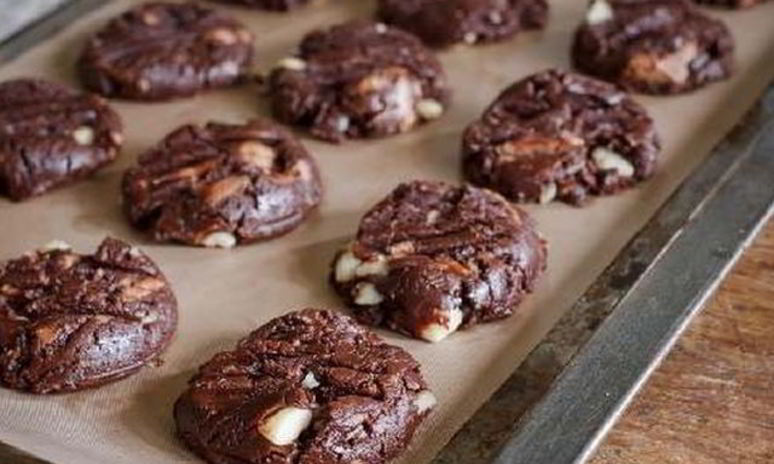Рецепт шоколадного печенья с орехами