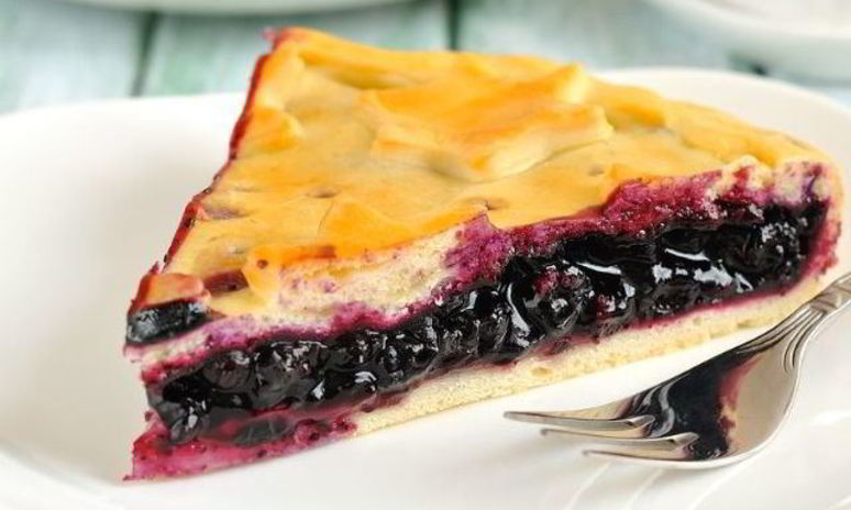 Рецепт аппетитного ягодного пирога в мультиварке