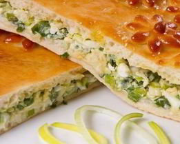 Быстрый заливной пирог с зеленым луком и яйцом