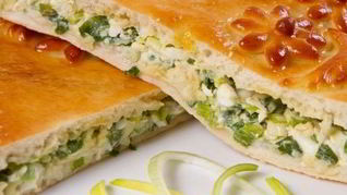 Быстрый заливной пирог с зеленым луком и яйцом