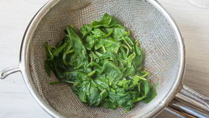 киш с зеленым горошком и шпинатом