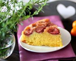 Перевернутый лимонно-сливовый пирог