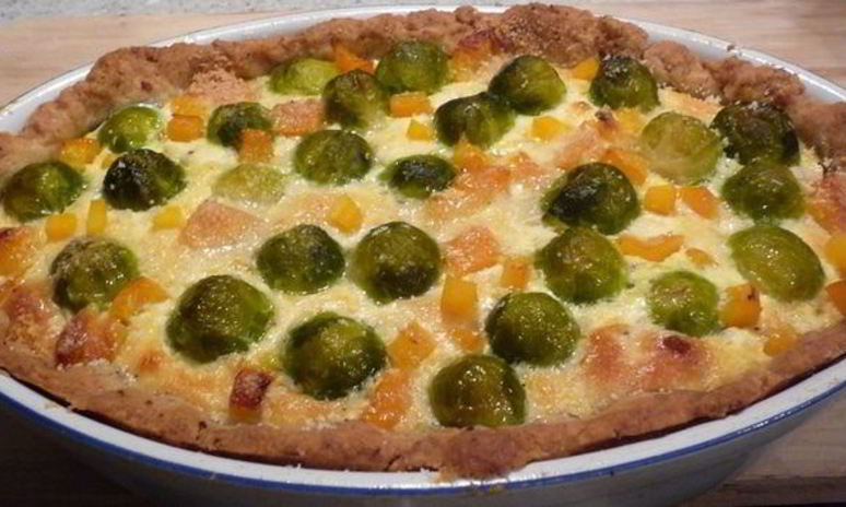 Рецепт пикантного киша с брюссельской капустой и рубленым мясом