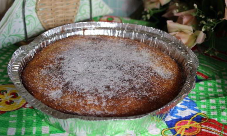 Рецепт пирога из кукурузной муки со сливами