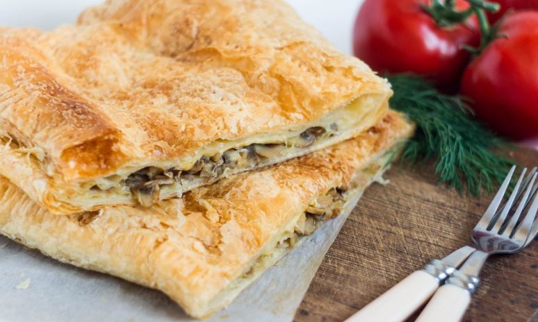 Рецепт пирога из слоеного теста с грибами