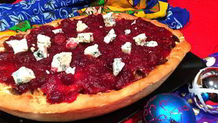 Пирог с индейкой и клюквенным соусом