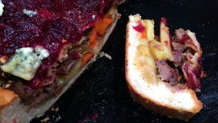 пирог с индейкой и клюквенным соусом