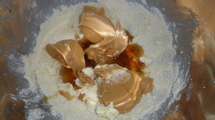 пирог с изюмом и арахисом