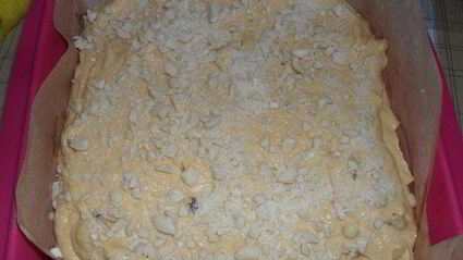 пирог с изюмом и арахисом