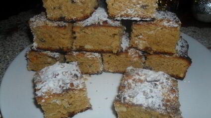 пирог с изюмом и арахисом