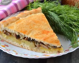 Пирог с солеными грибами и картошкой