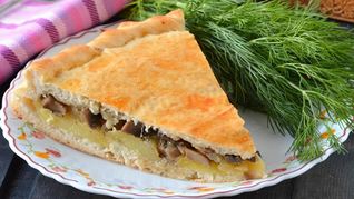 Пирог с солеными грибами и картошкой