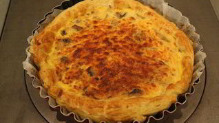 Пирог с сыром и грибами