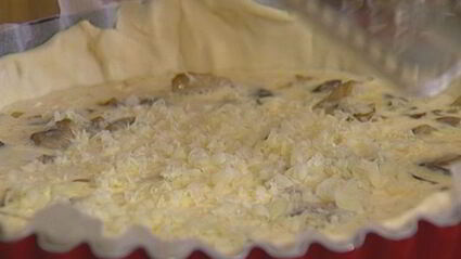 пирог с сыром и грибами