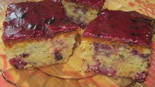 Пирог с вишней и черной смородиной