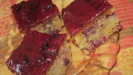 пирог с вишней и черной смородиной