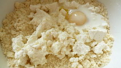 пирог с зеленью и сыром из слоеного творожного теста