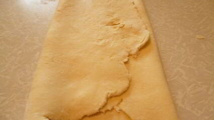 пирог с зеленью и сыром из слоеного творожного теста