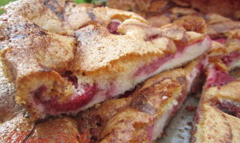 Рецепт пирога творожно-ягодный на бисквитном тесте