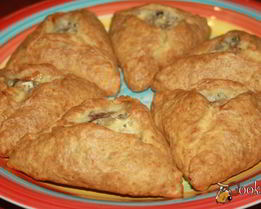 Пироги с говядиной, сыром и пекинской капустой