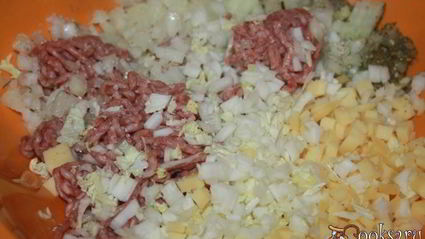 пироги с говядиной, сыром и пекинской капустой