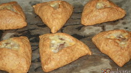 пироги с говядиной, сыром и пекинской капустой