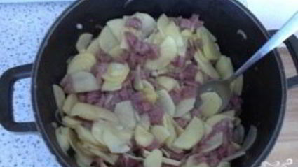 слоеный пирог со свининой и картошкой