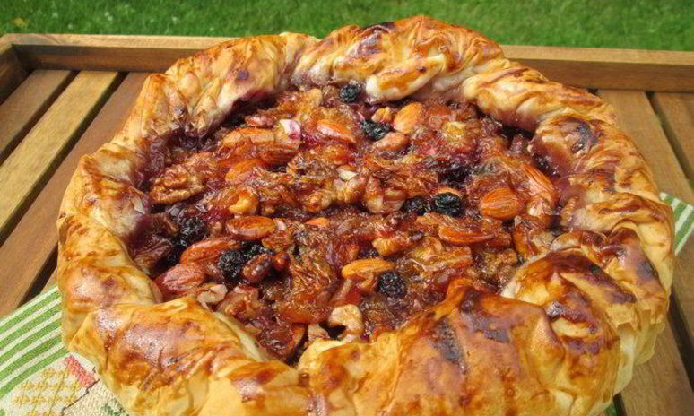 Рецепт цитрусового пирога с карамельными орехами