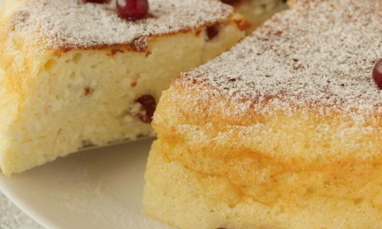 Рецепт творожного пирога с клюквой в мультиварке