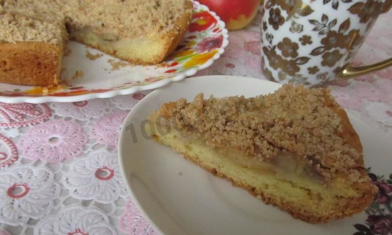 Рецепт яблочно-бананового пирог на сметане со штрейзелем