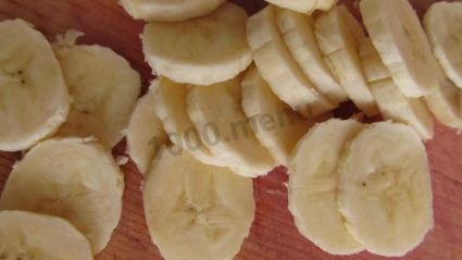 яблочно-банановый пирог на сметане со штрейзелем