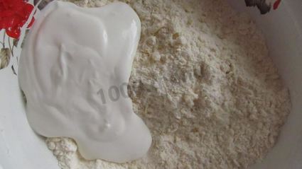 яблочно-банановый пирог на сметане со штрейзелем