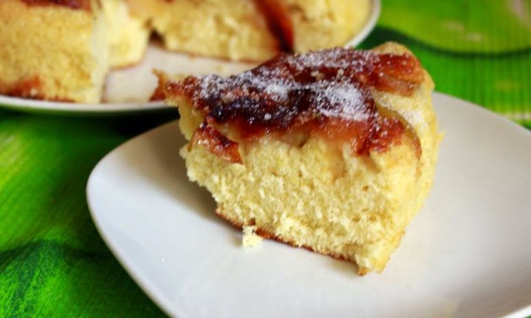 Рецепт яблочного пирога-перевертыша в мультиварке