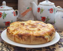 Яблочный пирог с вкуснейшей заливкой