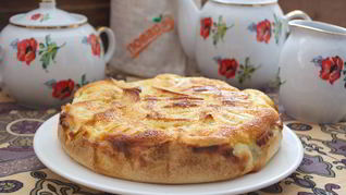 Яблочный пирог с вкуснейшей заливкой