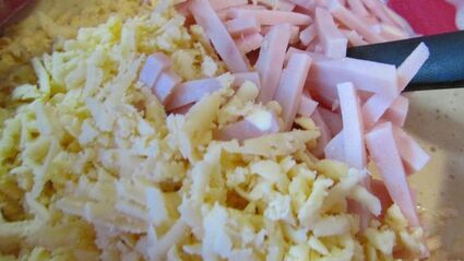 закусочный пирог с ветчиной и сыром