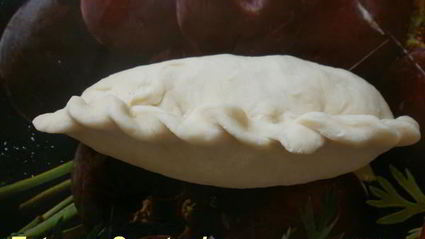 дрожжевые пирожки с творогом и клубникой