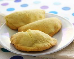 Дрожжевые пирожки с творогом