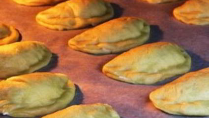 дрожжевые пирожки с творогом