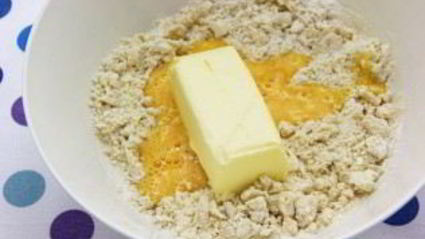 дрожжевые пирожки с творогом