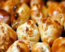 Дрожжевые пирожки с яблоками и бананом