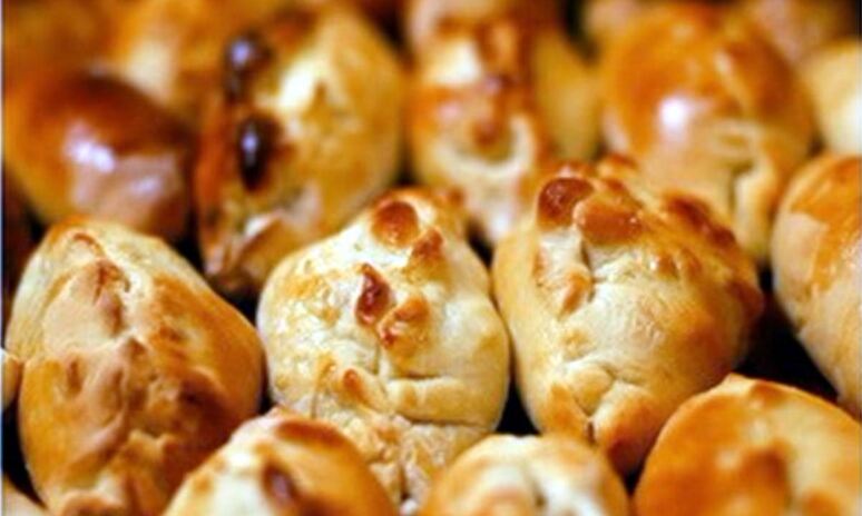 Рецепт дрожжевых пирожков с яблоками и бананом