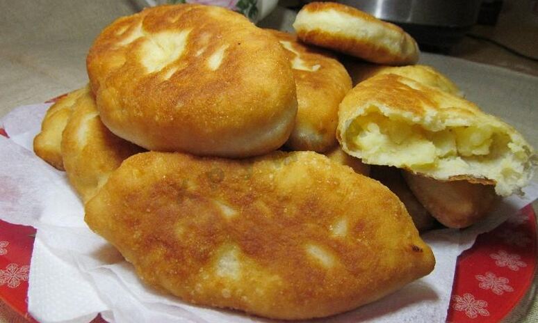 Рецепт дрожжевых пирожков в хлебопечке с картошкой несладкие