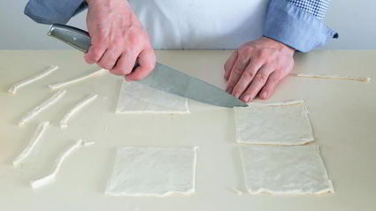 грибы-пирожки, шампиньоны в слоеном тесте