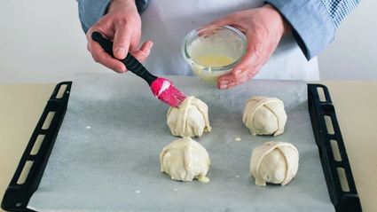 грибы-пирожки, шампиньоны в слоеном тесте