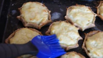 карельские пирожки с картошкой и яичным соусом